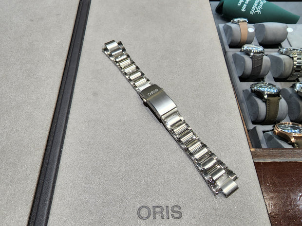 Oris 41.5mm Aquis Bracelet